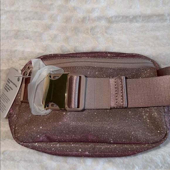🆕 LULULEMON Everywhere Belt Bag 1L Glitter Pink Champagne/Muse/Gold NWT - Picture 10 of 17